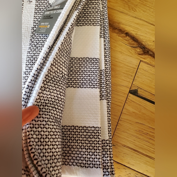 Nwt set of 3 kitchen towels - Picture 3 of 7
